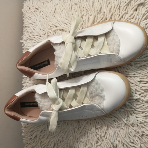stradivarius Shoes - Stradivarius White Sneakers With Sherpa Tongue and Velveteen Shoelaces